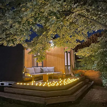 Town House, Free Parking