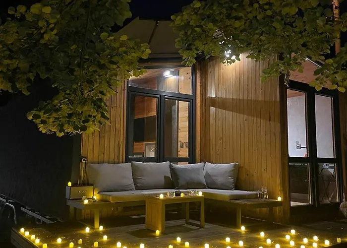 Town House, Free Parking