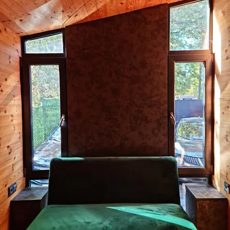 Town House, Free Parking