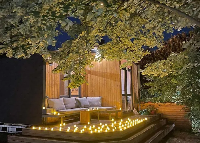 Town House, Free Parking