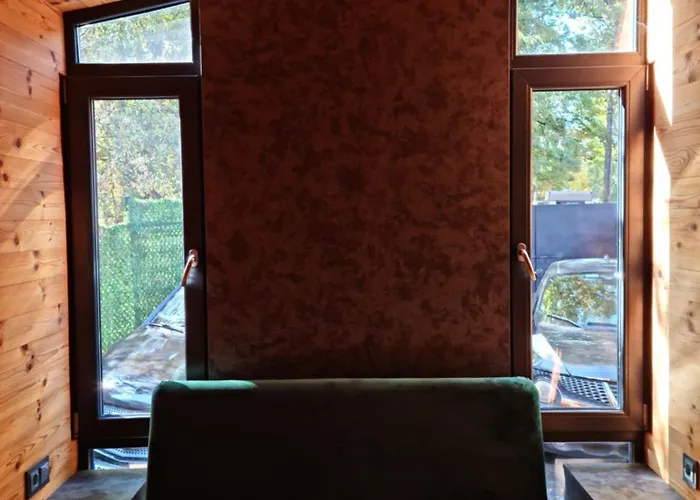 Town House, Free Parking