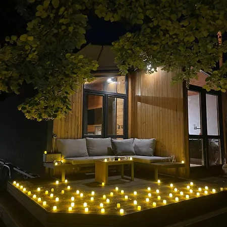 Town House, Free Parking